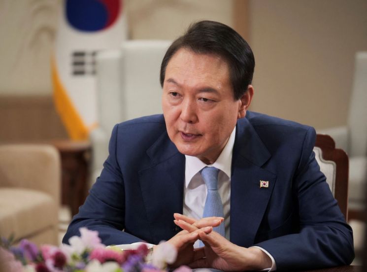 WSJ "尹, 자체 핵무장 발언 박정희 이후 처음"