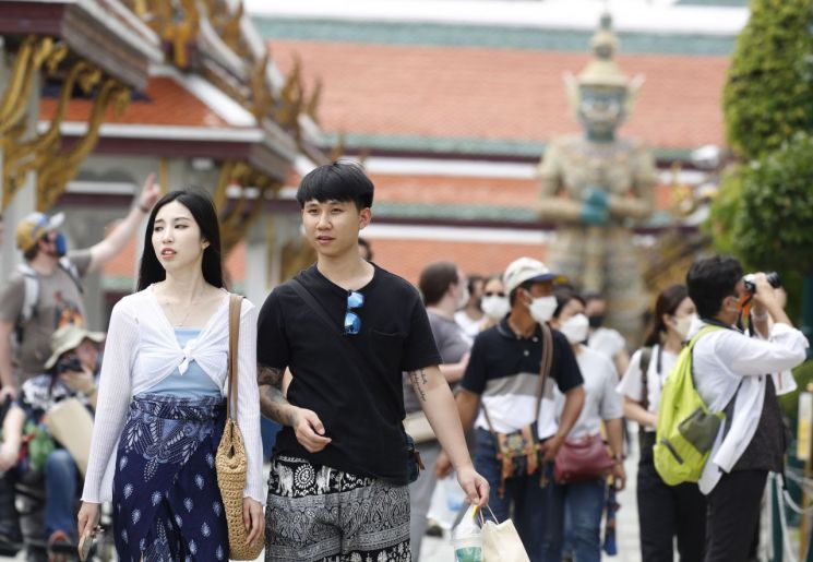 지난 10일(현지시간) 태국 방콕에 방문한 중국인 관광객들의 모습. [이미지출처=EPA연합뉴스]