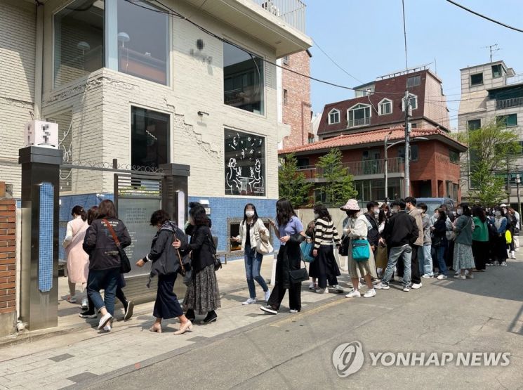 "왜 식당 앞에서 줄 서요?"…'웨이팅 앱' 전성시대
