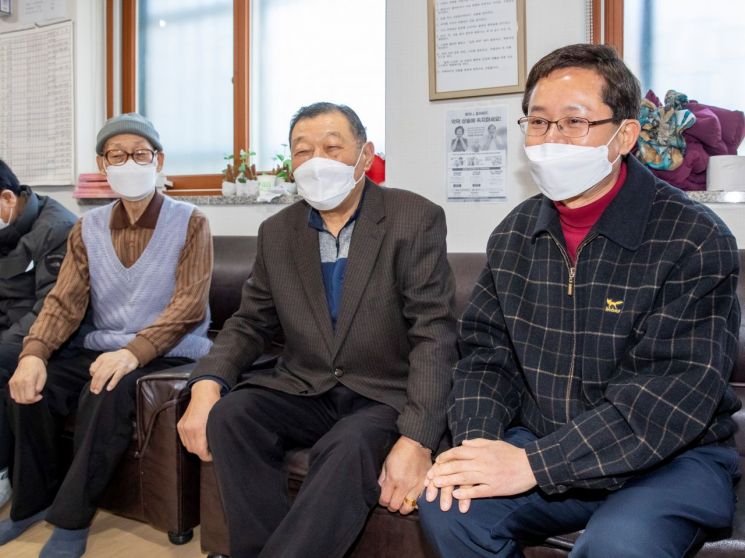 유성훈 금천구청장, 설날 앞두고 취약계층 방문