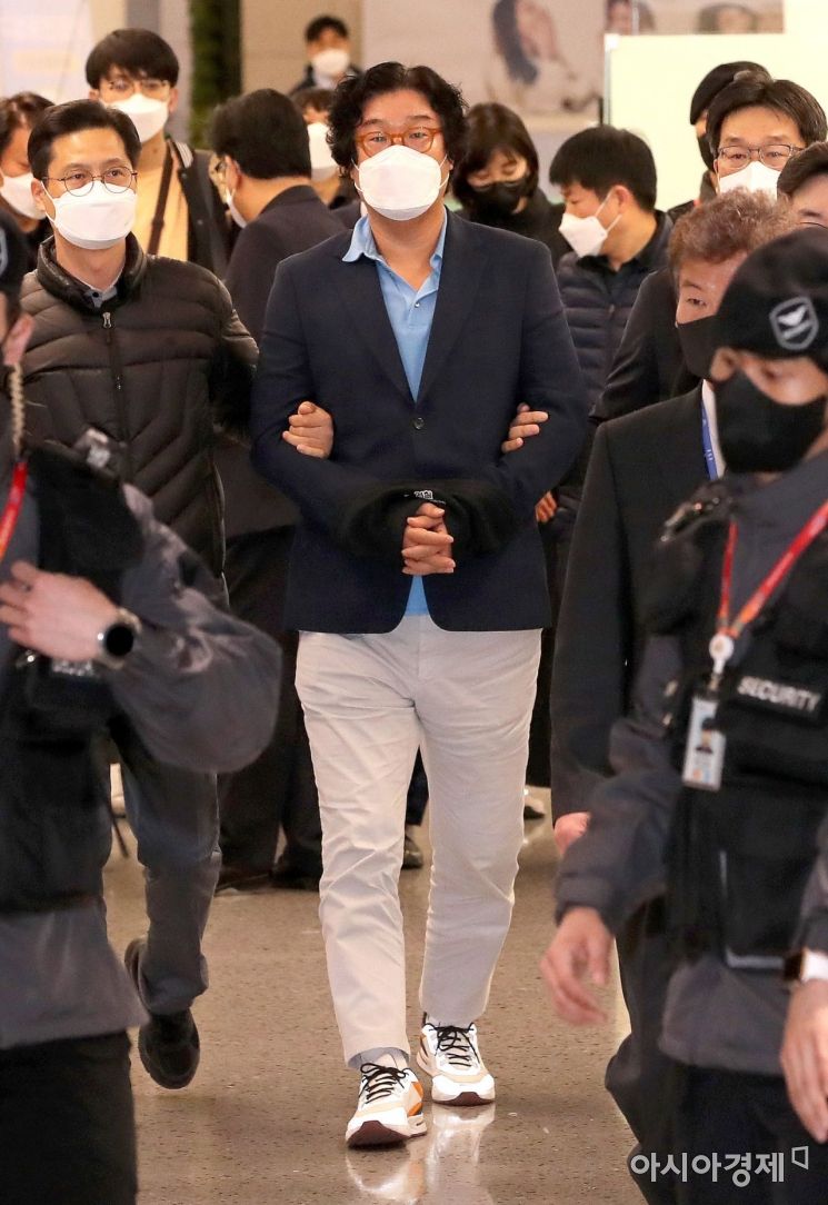 [포토]인천공항 통해 귀국한 김성태 전 회장