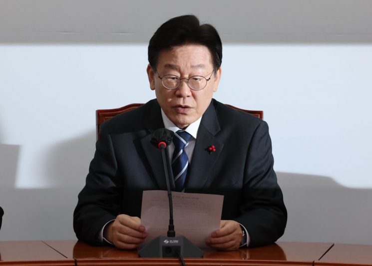 "이재명, 대장동 의혹 檢 출석 여부 직접 밝힌다"