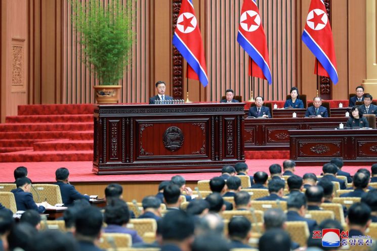 북한은 최고인민회의 제14기 제8차회의를 1월 17일부터 18일까지 만수대의사당에서 개최했다고 조선중앙통신이 19일 보도했다. 사진은 회의 개최 모습. [사진=평양 조선중앙통신/연합뉴스]