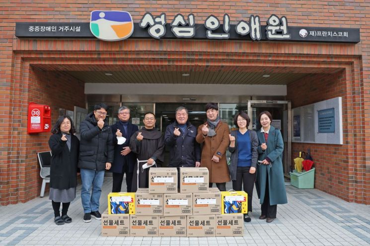 이승화 산청군수, 설맞이 사회복지시설 위문품 전달