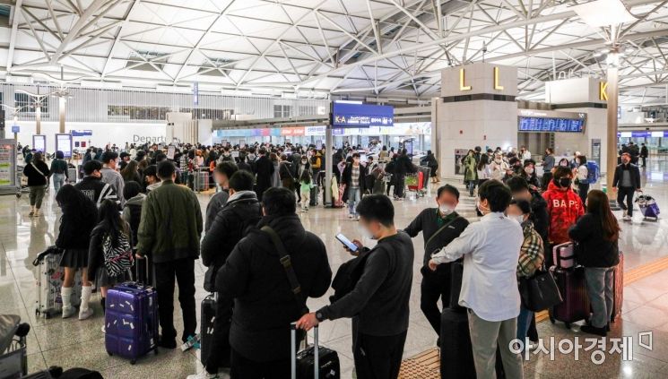 [포토]여행객으로 붐비는 인천공항
