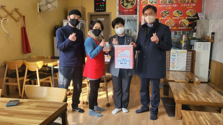 고창군, 착한가격업소 23개소에 맞춤형 물품 지원