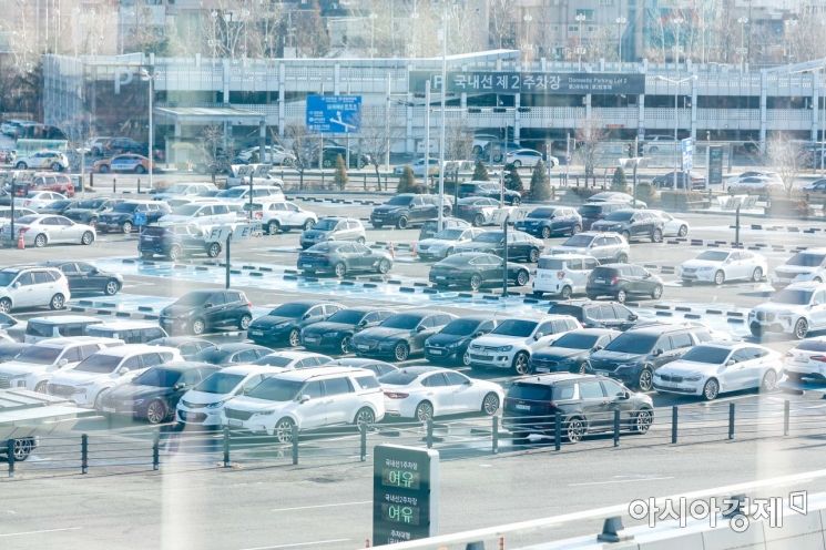 [포토]김포공항 국내선 주차장 아직은 '여유'