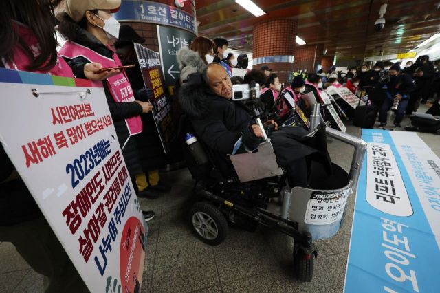 오이도역 휠체어 참사 22주기…장애인 권리는 여전히 '무정차'