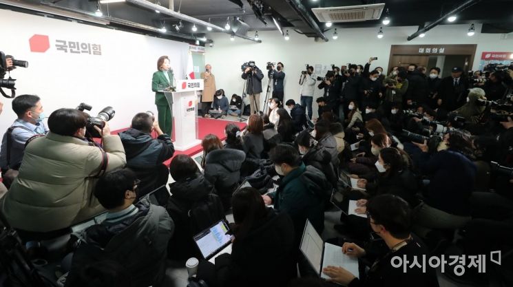 나경원 전 국민의힘 의원이 25일 서울 여의도 당사에서 당 대표 불출마 기자회견을 갖고 있다. 사진=윤동주 기자 doso7@