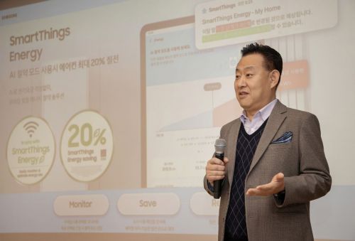 최영준 삼성전자 생활가전사업부 상무가 삼성전자 서울 R&D 캠퍼스에서 진행된 미디어 브리핑에서 2023년형 에어솔루션 신제품을 소개하고 있는 모습. [사진제공=삼성전자]