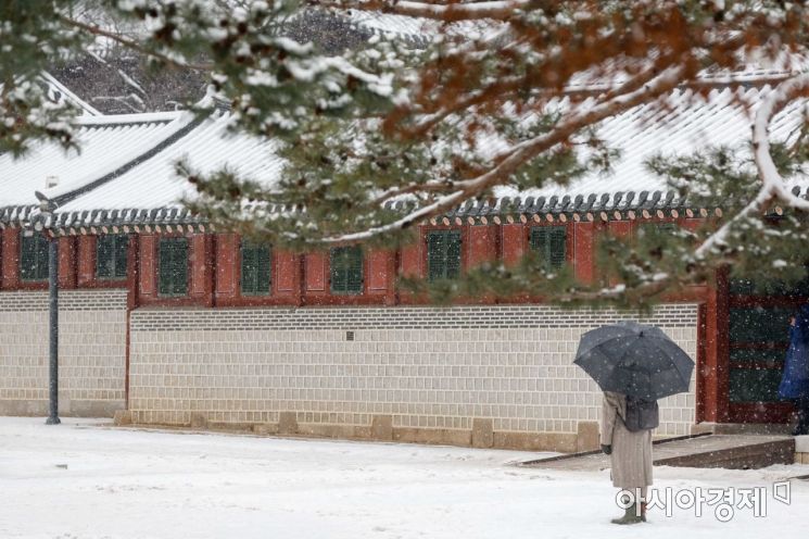 [포토]눈 내린 고궁 정취