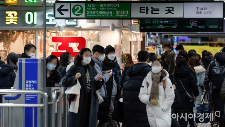 [포토]실내마스크 의무 착용 해제 첫 날 