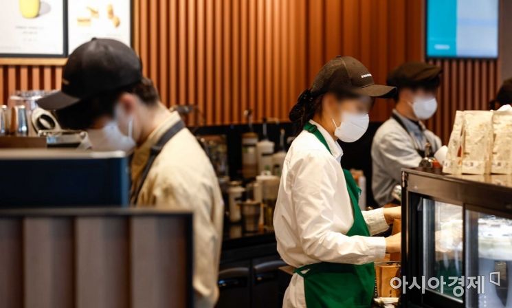 10명 중 7명 "마스크 계속 쓸래요"…한국인의 속사정