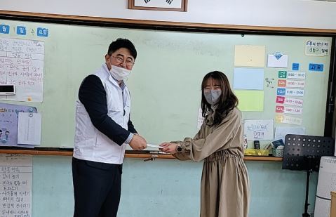 마산 교방초교 3학년 결식아동 수익금 기부