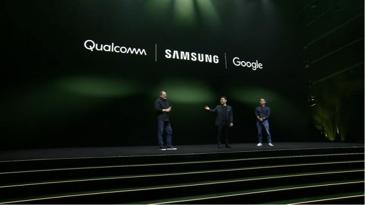 (왼쪽부터)크리스티아노 아몬 퀄컴 CEO, 노태문 삼성전자 사장, 히로시 로크하이머 구글 수석부사장이 XR 협업을 설명하고 있다. [사진출처=삼성전자 유튜브]