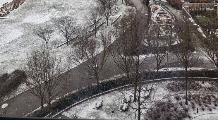 2월1일 오전 뉴욕 퀸즈지역에 눈이 쌓여있다.