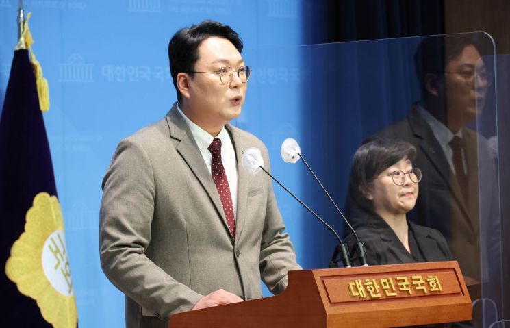 나경원 찾은 김기현…경쟁자들 "학폭 가해자 행태 멈추라"