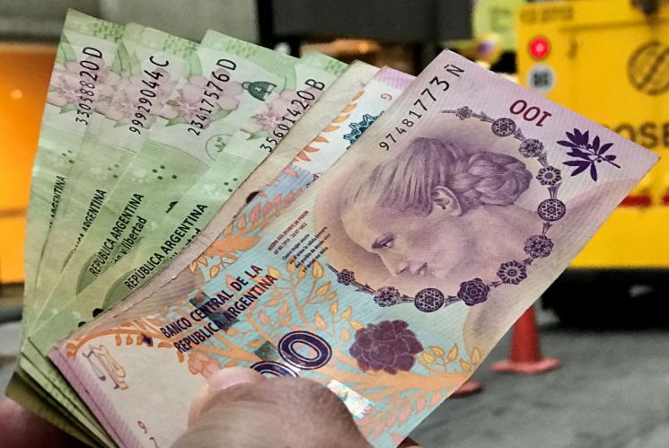 아르헨, 물가 폭등에 '새 최고액권 지폐' 도입키로
