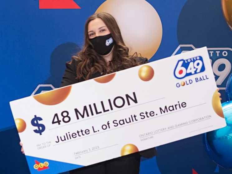 캐나다 18세 소녀, 인생 첫 복권 '448억 잭팟' 