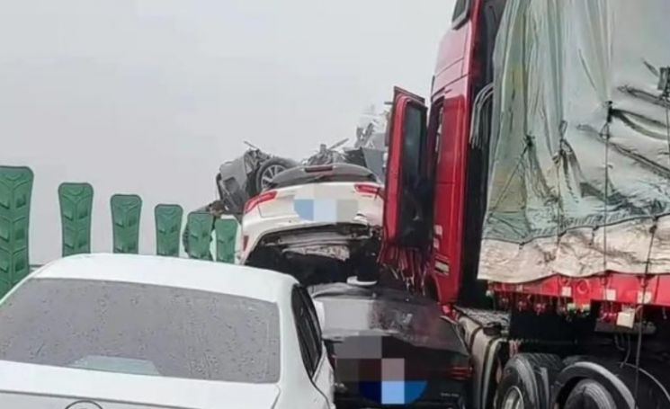 中 창사서 차량 50대 연쇄추돌해 16명 사망·66명 부상