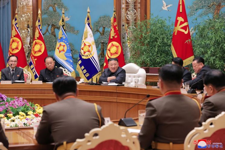 북한, 중앙군사위 "정세 대처 작전전투훈련 확대 강화" [이미지출처=연합뉴스]