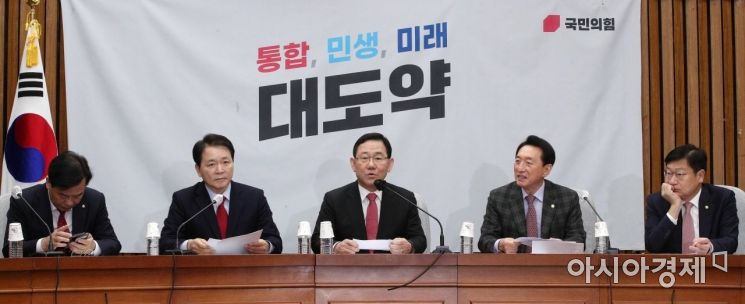 與 "이재명, 꼼수부리지 말고 떳떳하게 수사 임해야"