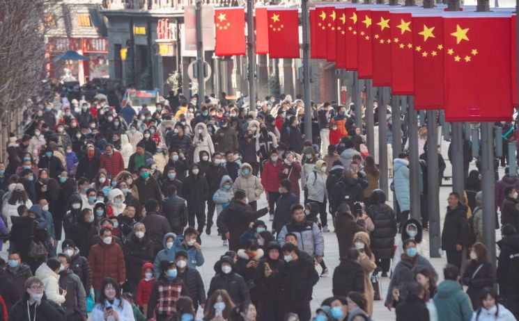 중국 상하이 난징의 쇼핑가＜사진출처:연합뉴스, EPA＞