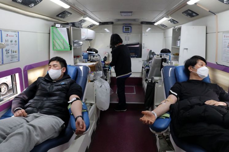 경남 창원시설공단 직원 40명은 최근 생명나눔을 실천하기 위해 ‘사랑의 헌혈’에 동참했다.