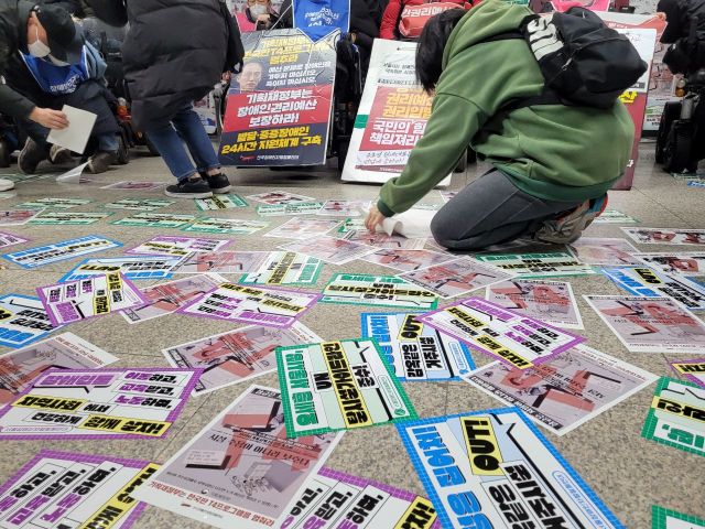 서울시·여론 압박에…전장연, 지하철 시위 또 미룬다