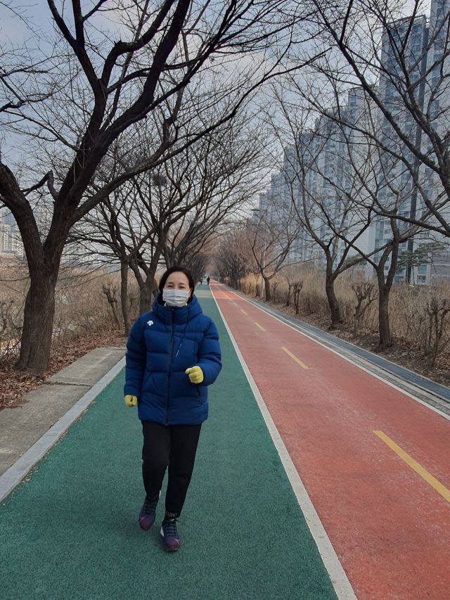 [하루만보 하루천자]"매일 걸었더니 갱년기 없어…함께하면 더 오래 걸어요"