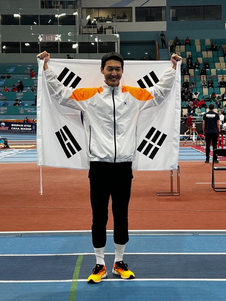 용인시청 '스마일 점퍼' 우상혁 亞실내육상대회서 은메달