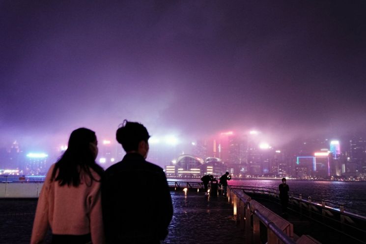 홍콩의 관광명소 빅토리아 하버가 안개에 둘러싸인 모습. [이미지출처=로이터연합뉴스]