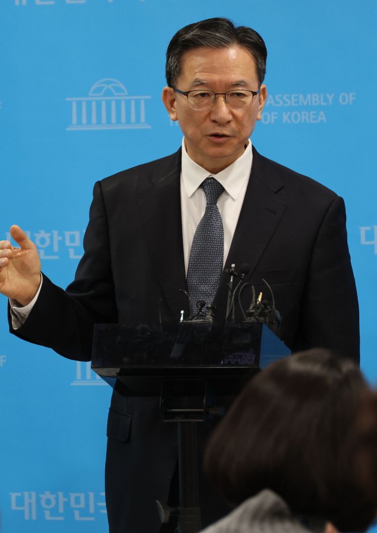 법무부, '특별면회'도 녹음·사회적 약자 우선 허가… 정성호 '회유' 논란 대책 마련