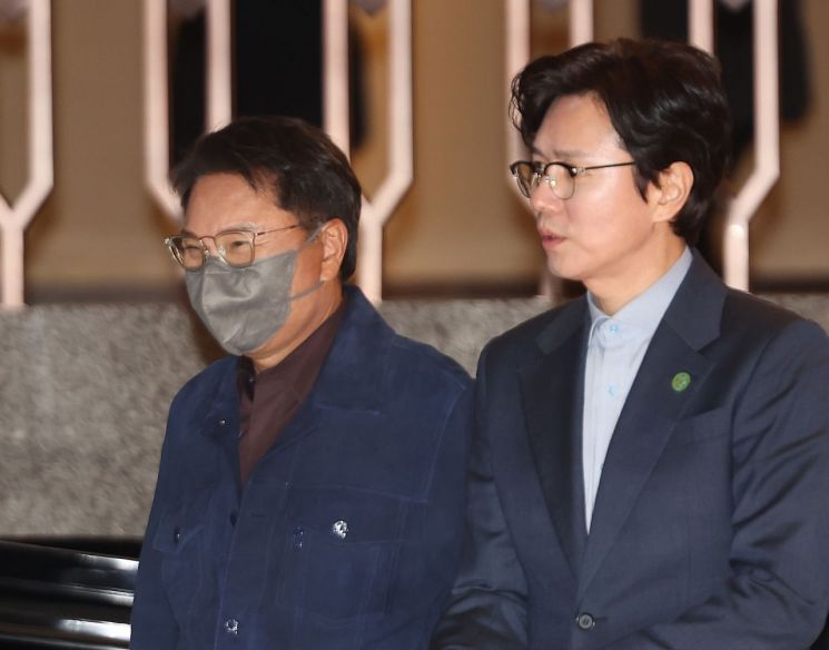이수만 SM엔터테인먼트 전 총괄 프로듀서가 14일 서울 그랜드 하얏트 호텔에서 열린 '한·몽 경제인 만찬'에 참석하고 있다. [이미지출처=연합뉴스]