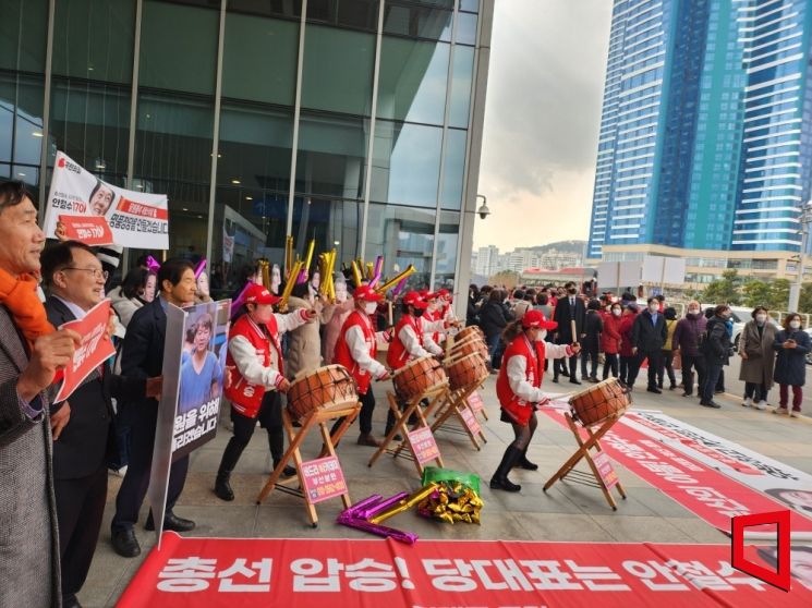 거칠어지는 與당권주자 입…'흑색선전·간신배'까지