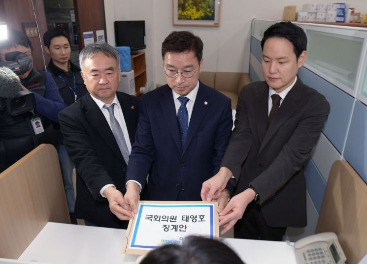 野, 태영호 의원 징계안 제출…"최고위원 후보 사퇴하라"