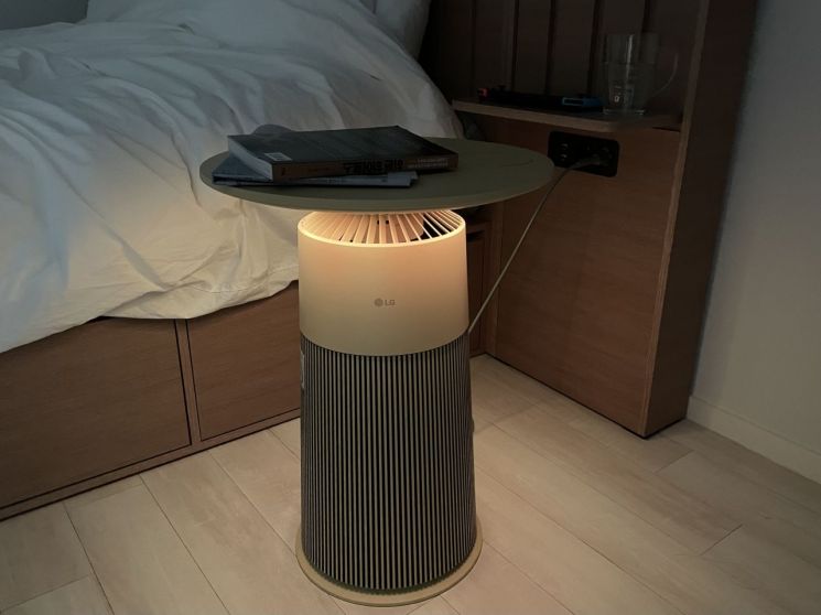 [마니아]"조용하게, 다채롭게"…가구 품은 공청기 'LG 에어로퍼니처'