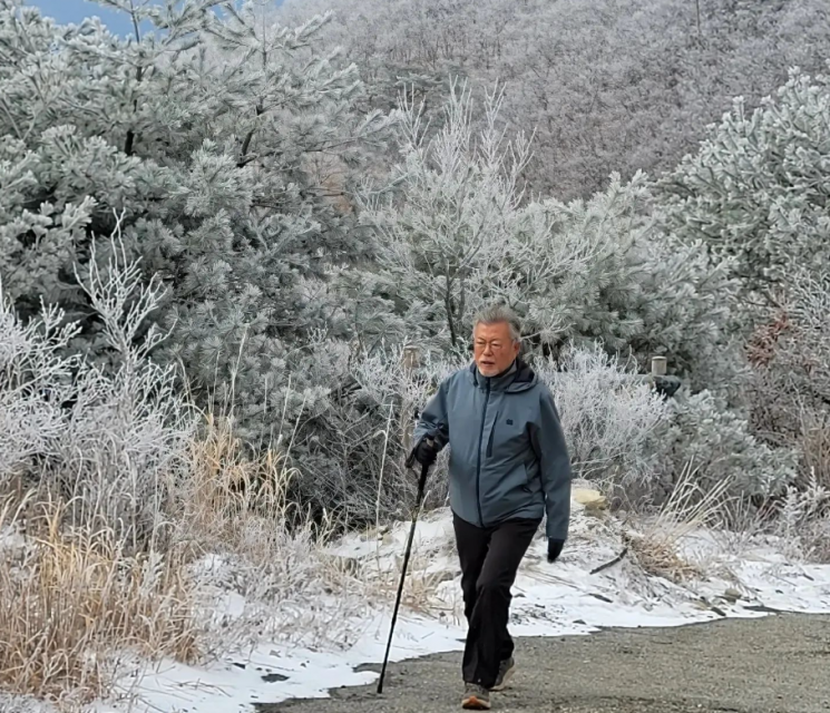 [이미지출처=문재인 전 대통령 페이스북 화면 캡처]