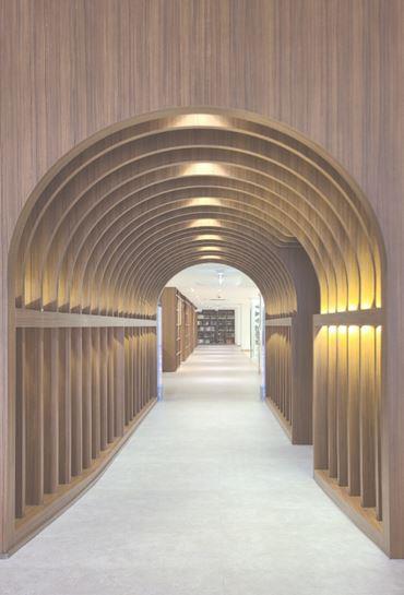 부산근현대역사관 별관 1층 아치형 터널.