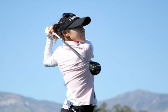 ‘새신부’ 리디아 고 "1타 차 2위"…부 ‘선두’