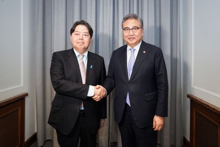 하야시 요시마사 일본 외무상과 박진 외교부장관(자료: 외교부)