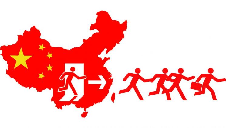 [칩톡]美 엄포에 반도체 기업 脫중국…"동남아로 간다"