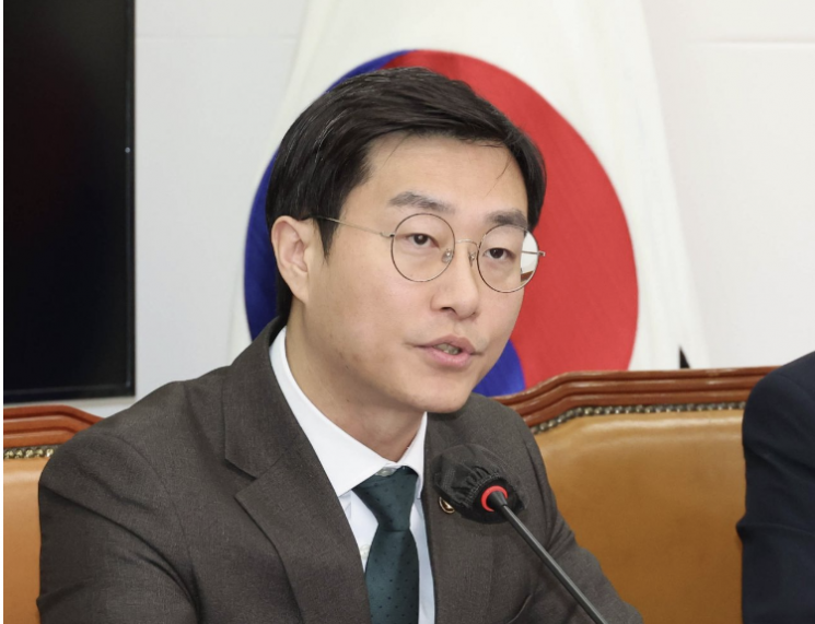 "116억 주식 보유"…대통령실 참모 9명 '백지신탁 불이행'