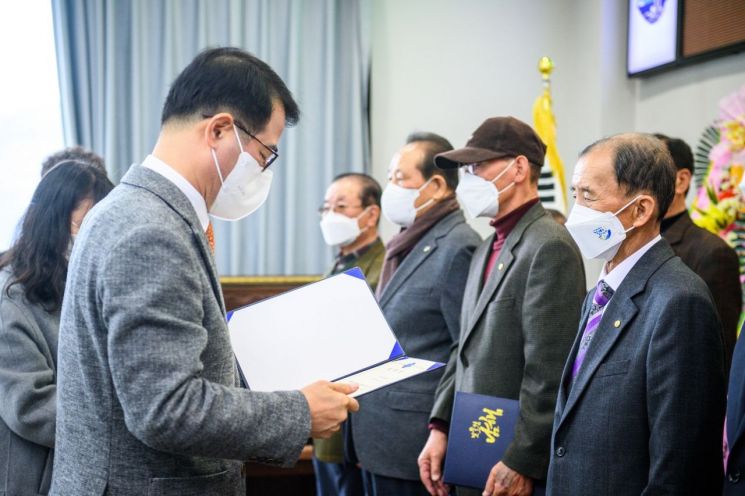 경남 남해군은 ‘2023년 지역봉사지도원’ 271명을 위촉했다.