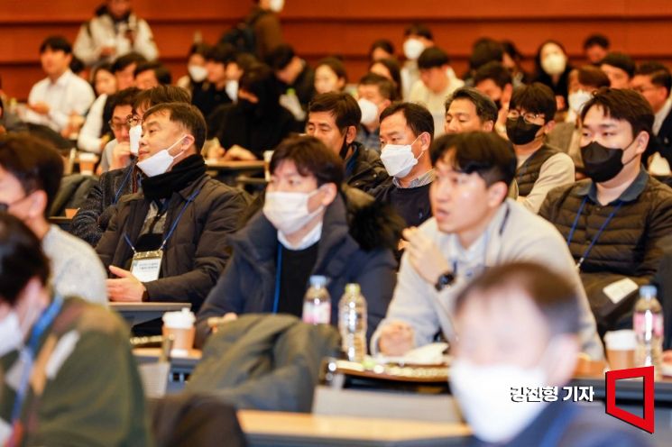 [포토]발표 경청하는 디스플레이업계 관계자들