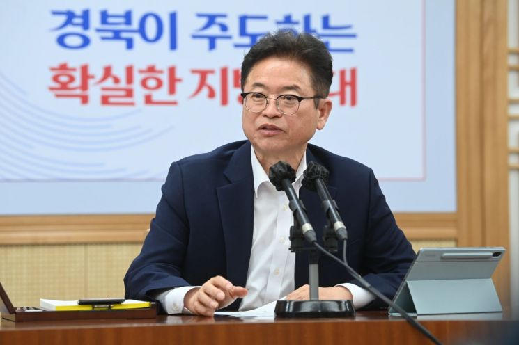 경북도 간부직원 회의에서 발언하는 이철우 지사.