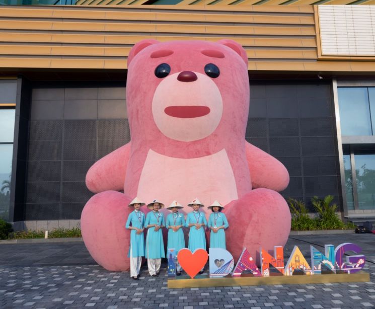 롯데면세점, 베트남 다낭시내점에 대형 벨리곰 전시