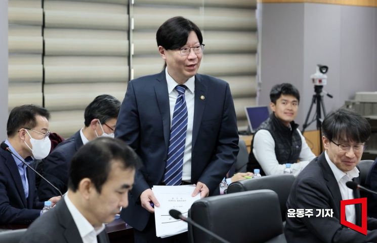 [포토] 은행권 개선 TF 참석하는 김소영 금융위부위원장