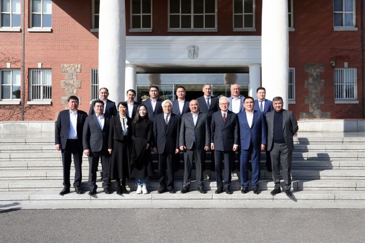 키르기스스탄 국회의장, 계명대 방문 “땡큐, 수술”
