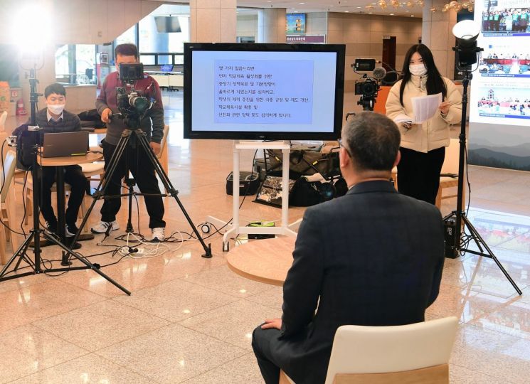 경남도의회가 사회관계망서비스(SNS) 맞춤형 의정뉴스 제작을 통한 온라인 소통·홍보에 적극적으로 나섰다.